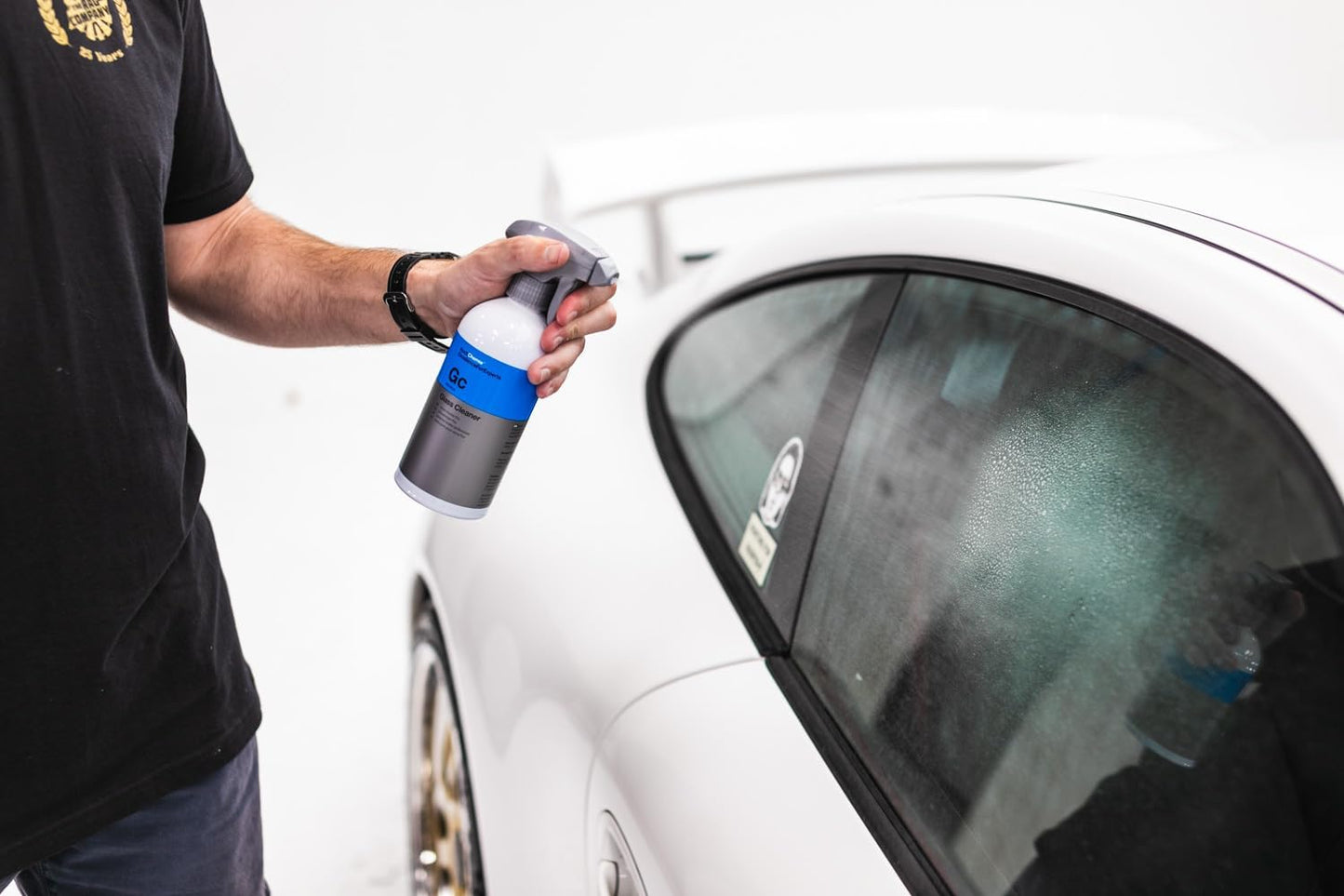 KOCHCHEMIE - Glass Cleaner - Effortlessly Removes Stubborn Dirt, Oil, Grease, Insects, and Residues; Ready-To-Use Streak-Free Formula; Gloss and Smoothness Additive; Fresh Fragrance (5 Liters)