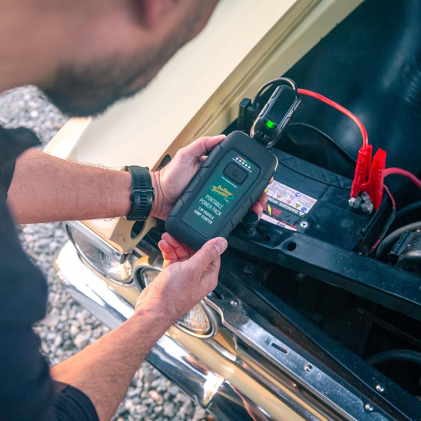 Battery Tender 600 AMP Lithium Jump Starter for 12V Batteries in Gas and Diesel Engines Up to V6-6400mAh Portable Emergency Power Station - 030-1000-WH