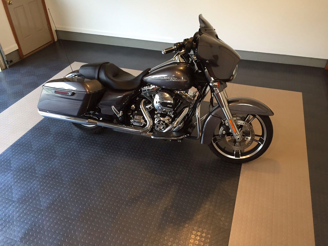 Big Floors RaceDeck CircleTrac, Interlocking Non-Slip Garage Flooring Tile, Durable, Modular, Heavy-Duty Copolymer, Easy Install (Graphite, 48 Pack of 12 x 12" Tiles)