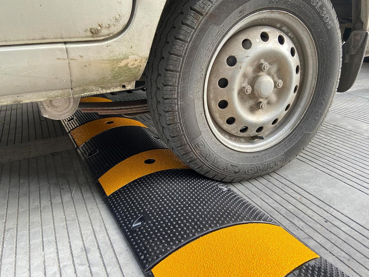 Rubber Speed Bump 6 Feet Rubber Driveway Modular Heavy Duty Speed 72.4 x 12 x 2.4 Inch Cable Protector Ramp for Garage Gravel Roads Asphalt Concrete, 6Ft-Speed Bump (2 Pack 6ft Speed Hump)