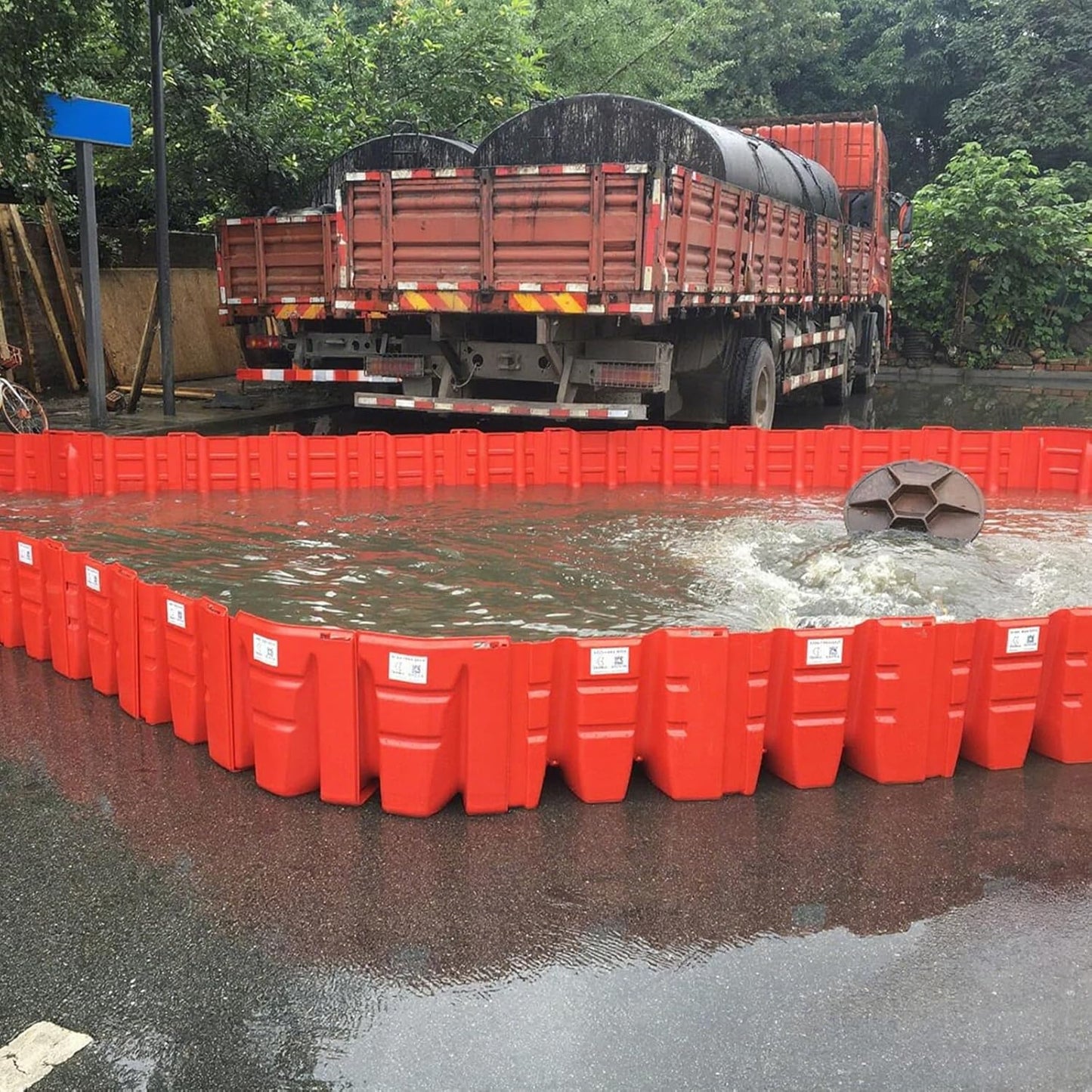 Flood Prevention Barrier, ABS L-Type Baffle Water Barrier Reusable, Door Flood Barriers for Home, Removable Combined for Garage Doors, Warehouses, Basements and School (12pcs)