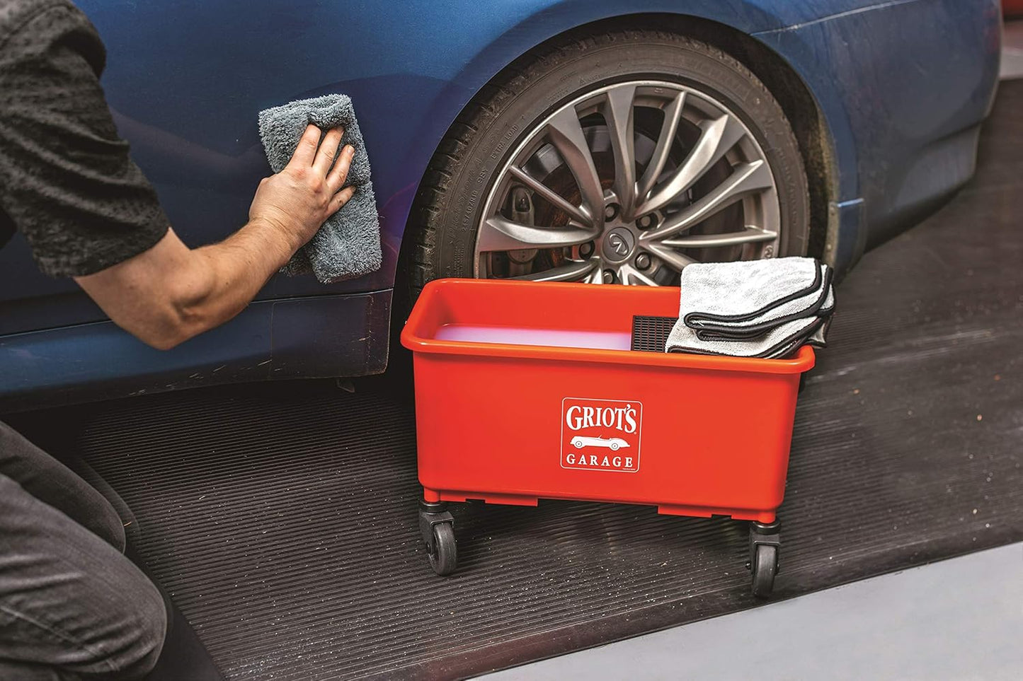 Griot's Garage Rinseless Wash and Wax for Car Cleaning and Detailing, No-Rinse, Waterless Formula For RVs, Boats, Trucks, Motorcycles and More, 10493, 16oz